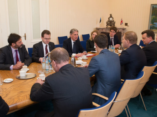 Marko Mihkelson ja Kalle Palling kohtusid Briti välisministri Philip Hammondiga